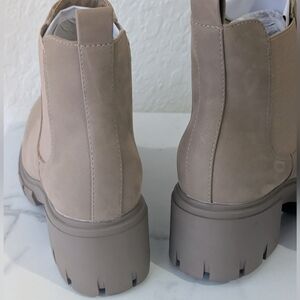 MIA Chunky Platform Chelsea Boots Taupe Beige Lug Sole Size 8 NEW